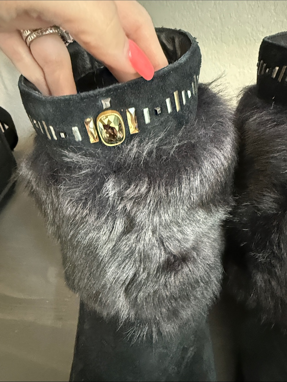 Women’s Ugg Fur Boots size 8 - Picture 2 of 7